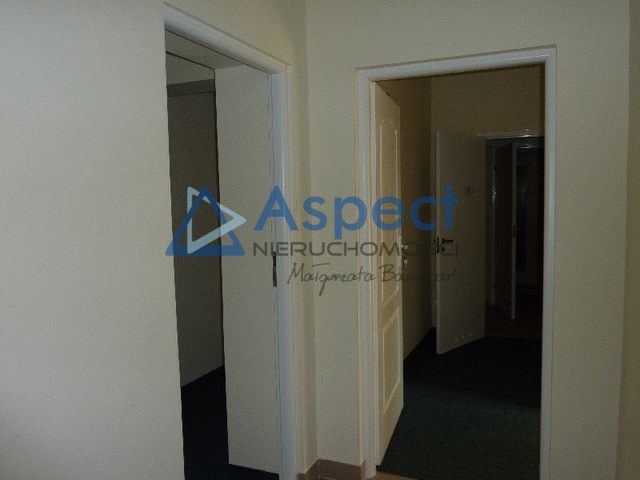 Odrębne biuro w biurowcu - 3pok i własne WC (3)