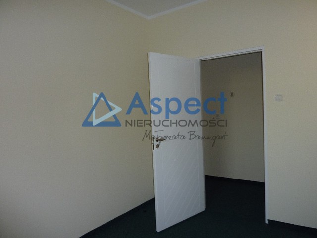 Odrębne biuro w biurowcu - 3pok i własne WC (4)