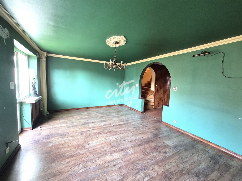 Szeregowiec w spokojnej lokalizacji, 7 pokoi+garaż (3)