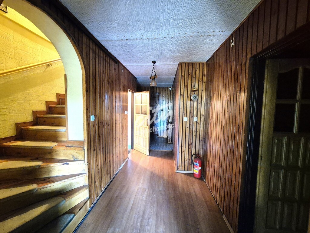 Szeregowiec w spokojnej lokalizacji, 7 pokoi+garaż (9)