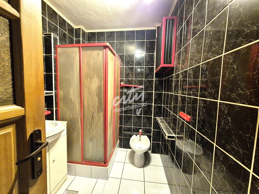 Szeregowiec w spokojnej lokalizacji, 7 pokoi+garaż (10)