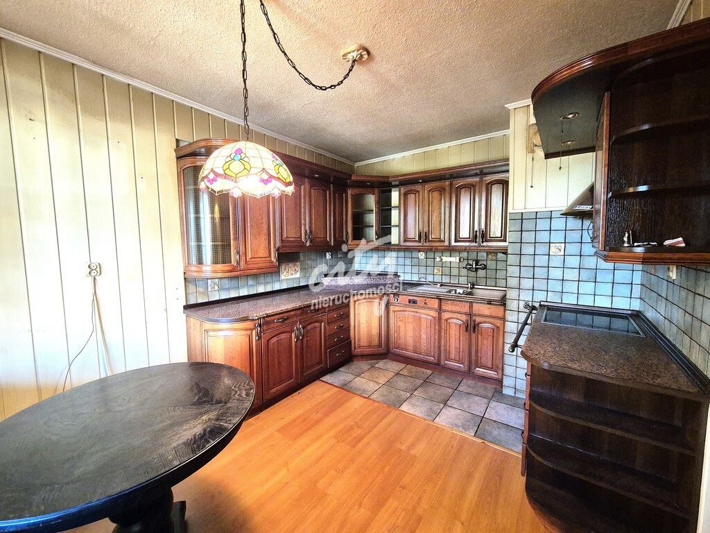 Szeregowiec w spokojnej lokalizacji, 7 pokoi+garaż (2)