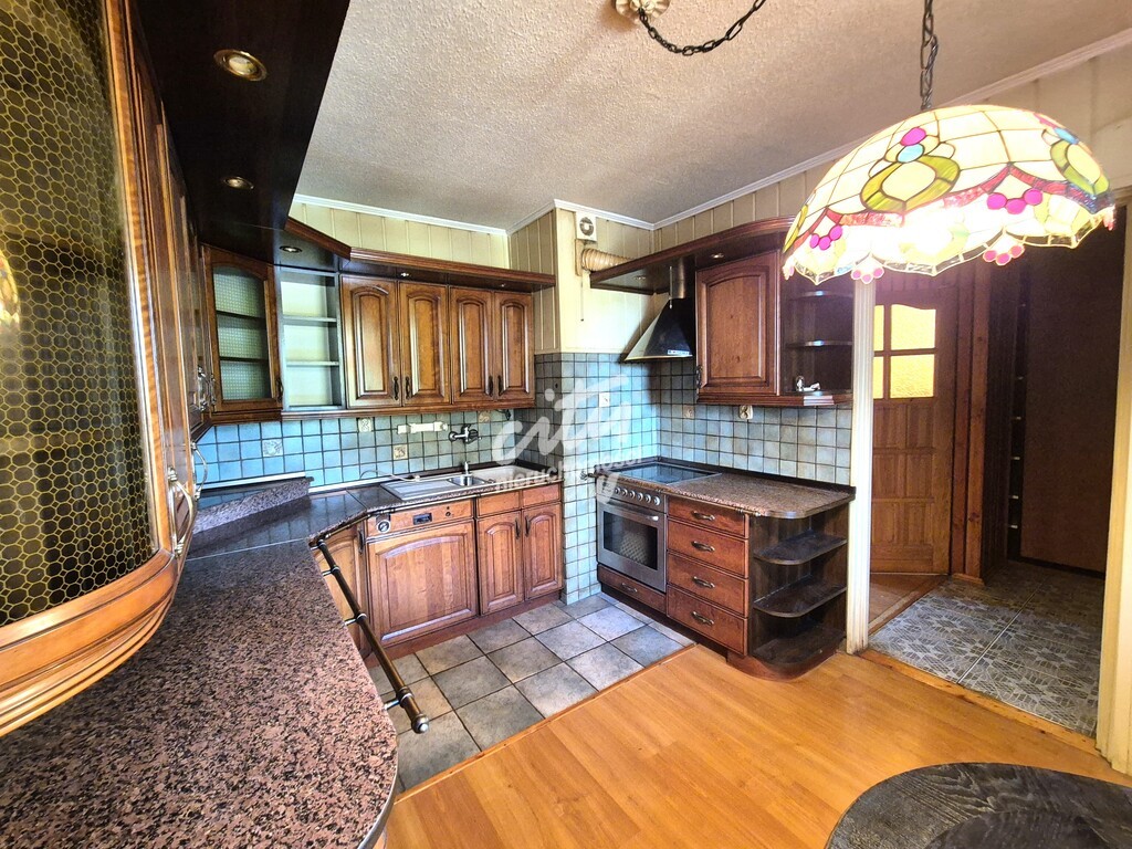 Szeregowiec w spokojnej lokalizacji, 7 pokoi+garaż (1)