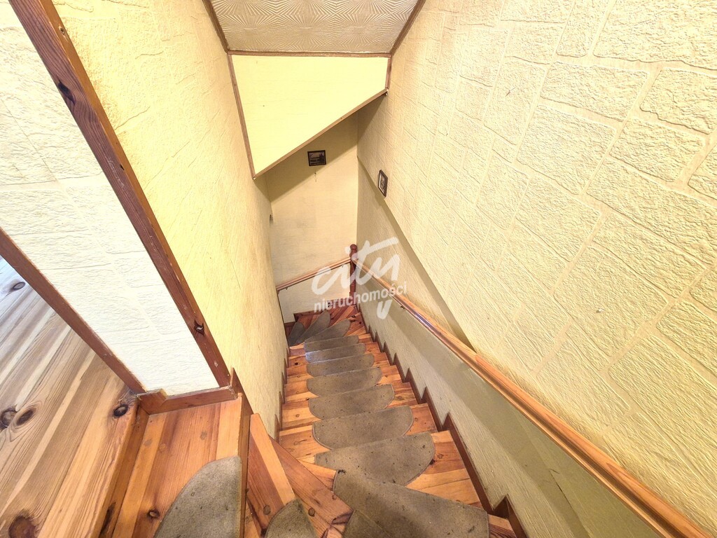 Szeregowiec w spokojnej lokalizacji, 7 pokoi+garaż (11)