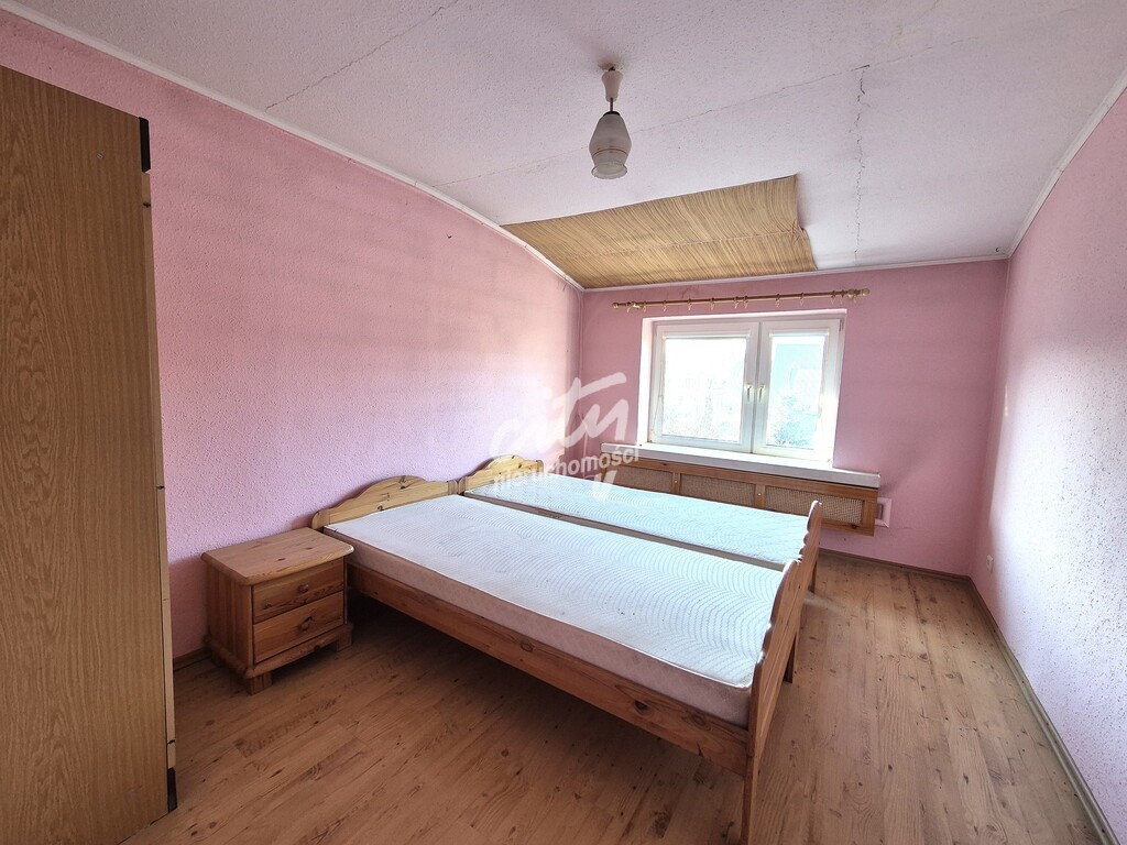 Szeregowiec w spokojnej lokalizacji, 7 pokoi+garaż (13)