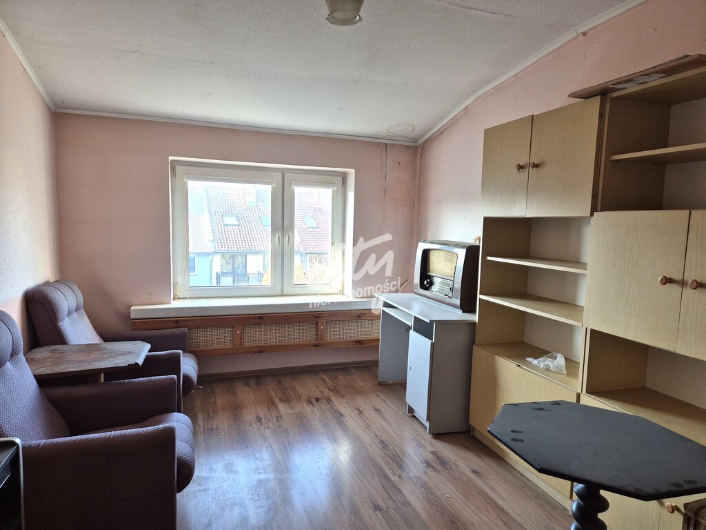 Szeregowiec w spokojnej lokalizacji, 7 pokoi+garaż (15)