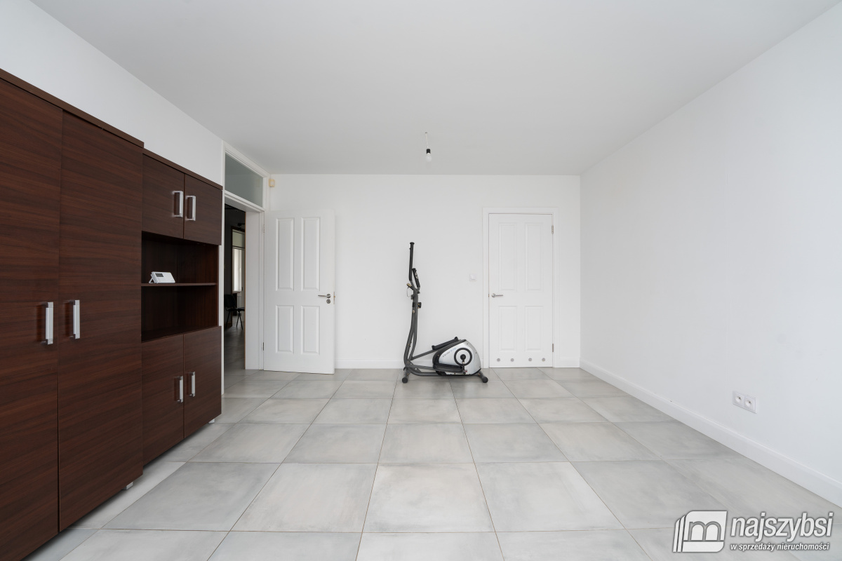 Trzebiatów - centrum - lokale do wynajęcia  (11)