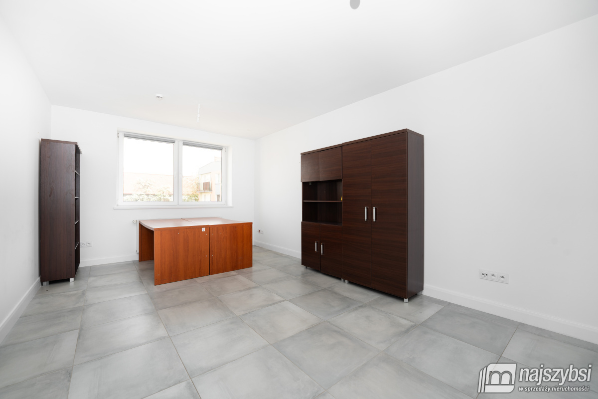 Trzebiatów - centrum - lokale do wynajęcia  (17)