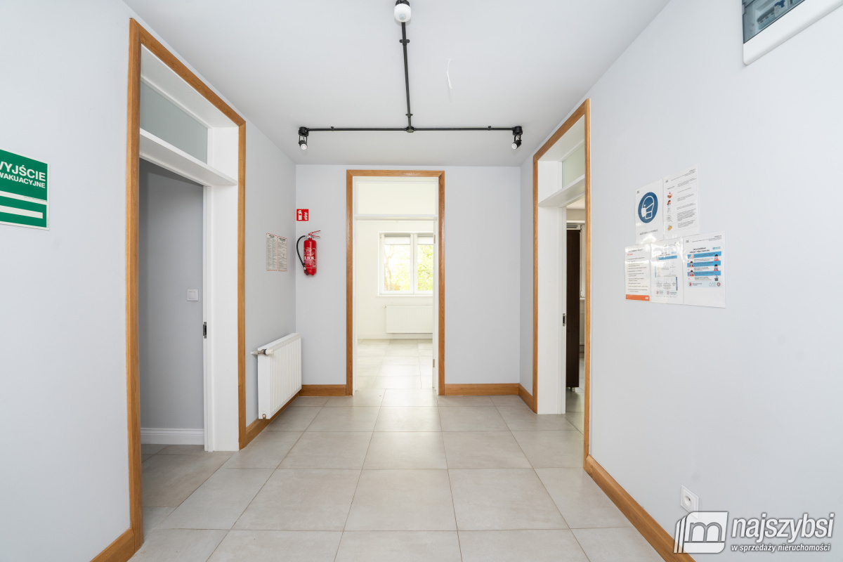 Trzebiatów - centrum - lokale do wynajęcia  (19)