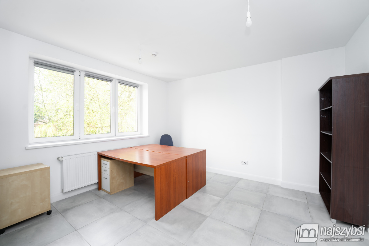 Trzebiatów - centrum - lokale do wynajęcia  (23)