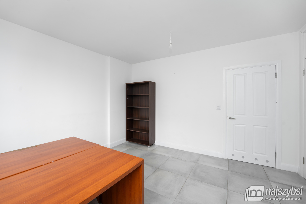 Trzebiatów - centrum - lokale do wynajęcia  (25)