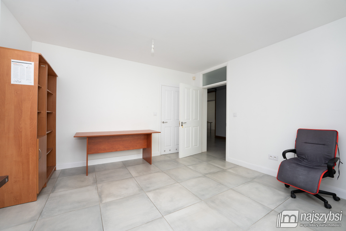 Trzebiatów - centrum - lokale do wynajęcia  (4)