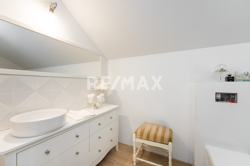 Malowniczy dom z ogrodem w Nieżynie na sprzedaż (19)