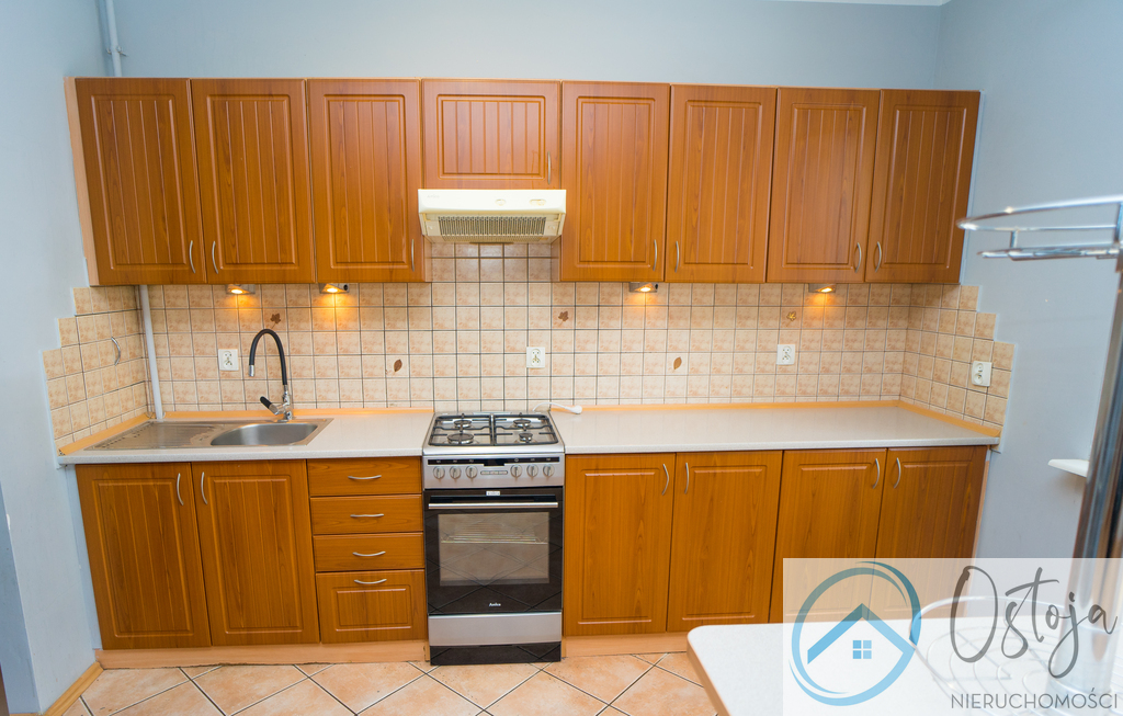 Duża kawalerka z balkonem, wysoki parter, garaż (5)