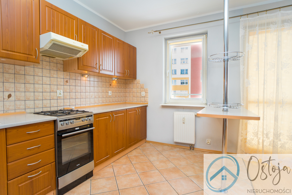 Duża kawalerka z balkonem, wysoki parter, garaż (7)