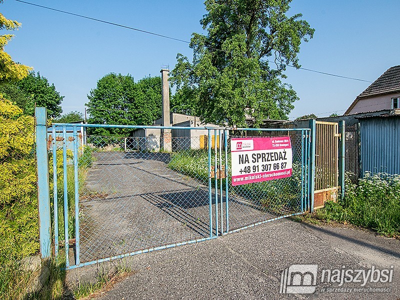 Obiekt przemysłowy z utwardzonym placem i rampą (15)