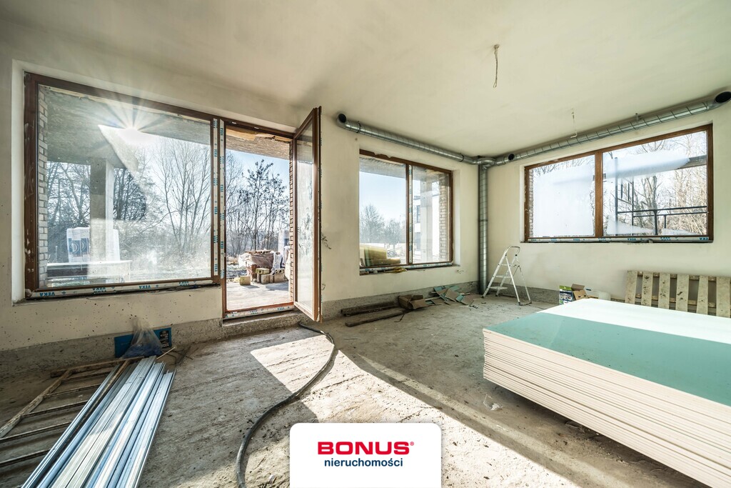 Dom wolnostojący na przestronnej działce (10)