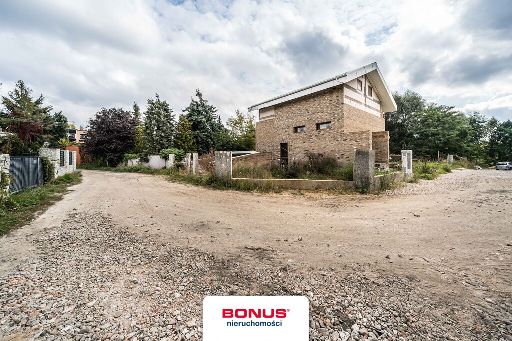 Dom wolnostojący na przestronnej działce (6)