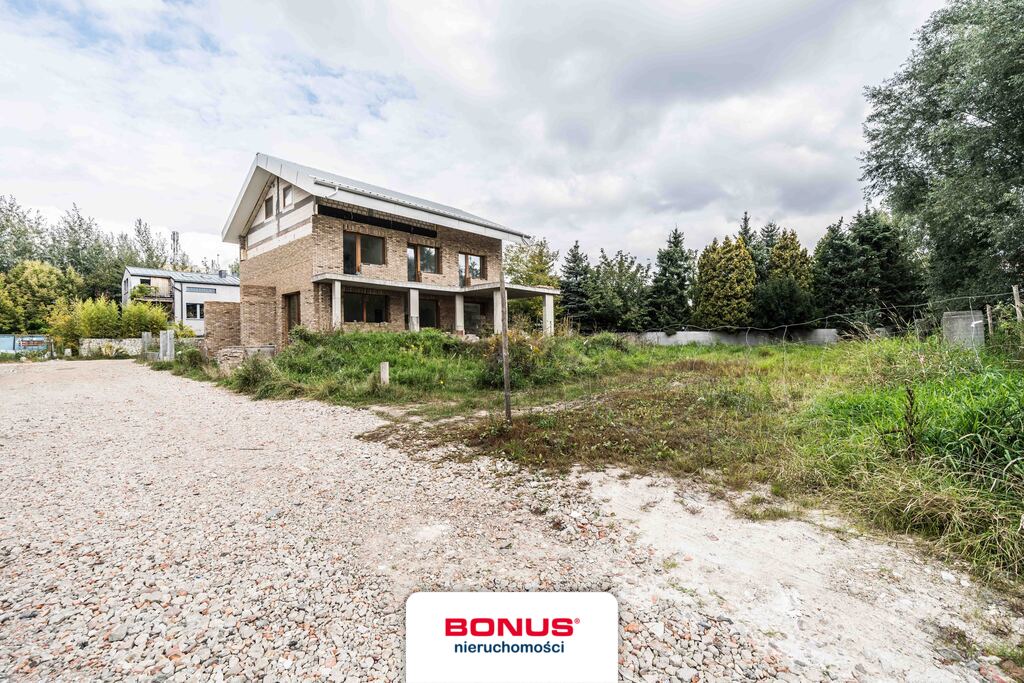 Dom wolnostojący na przestronnej działce (3)