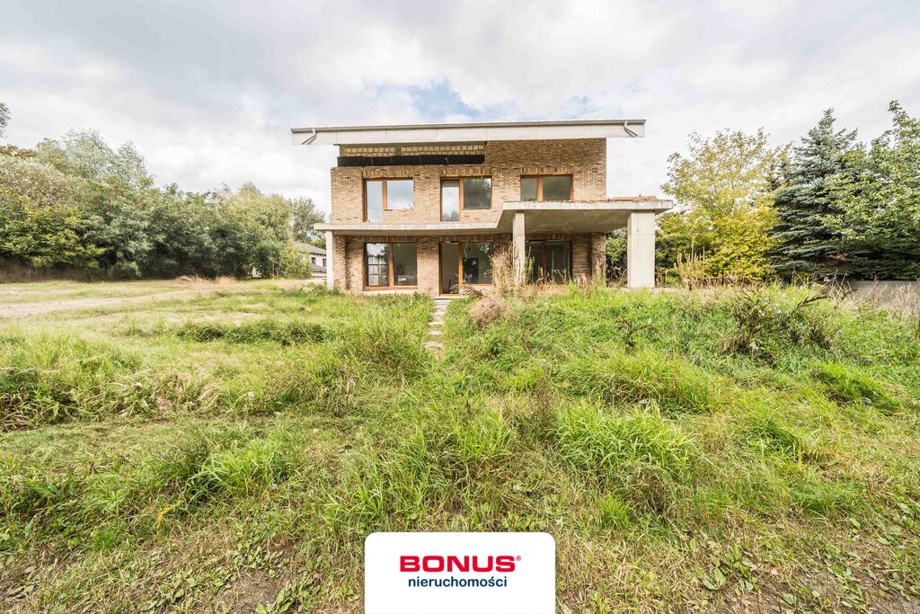 Dom wolnostojący na przestronnej działce (4)