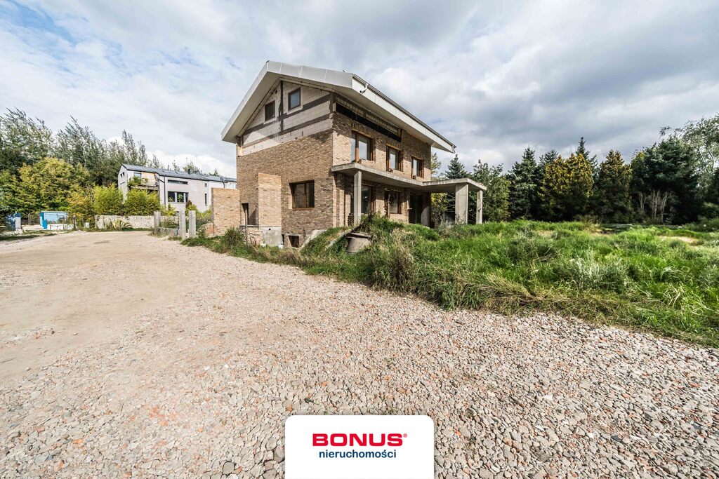 Dom wolnostojący na przestronnej działce (5)