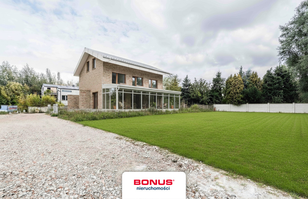 Dom wolnostojący na przestronnej działce (2)