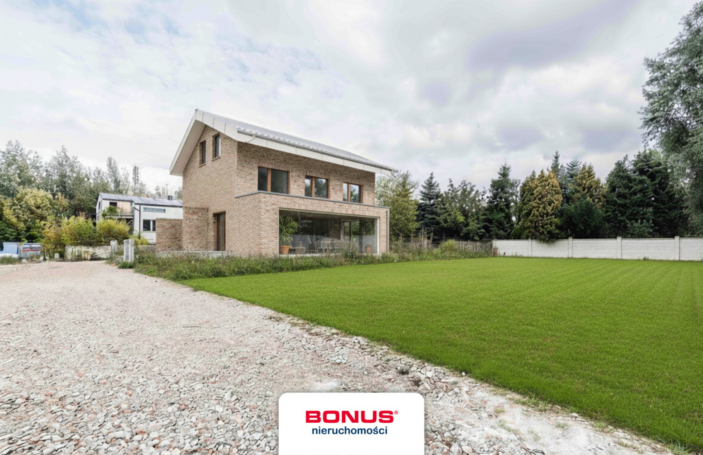 Dom wolnostojący na przestronnej działce (1)