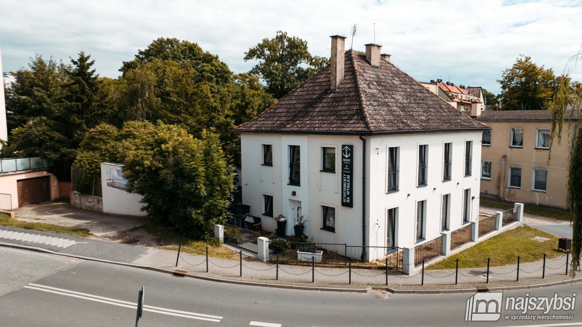 KAMIEŃ POMORSKI-dom 240 M2  z 10  APARTAMENTAMI (1)