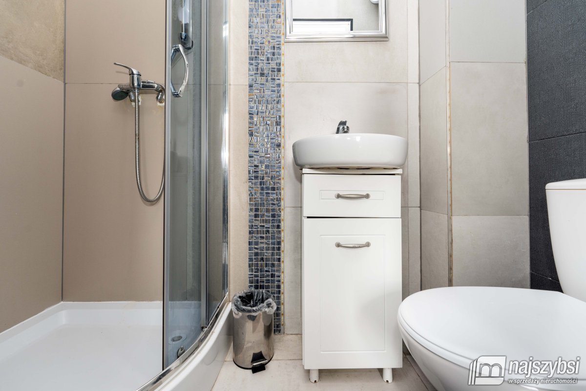 KAMIEŃ POMORSKI-dom 240 M2  z 10  APARTAMENTAMI (13)