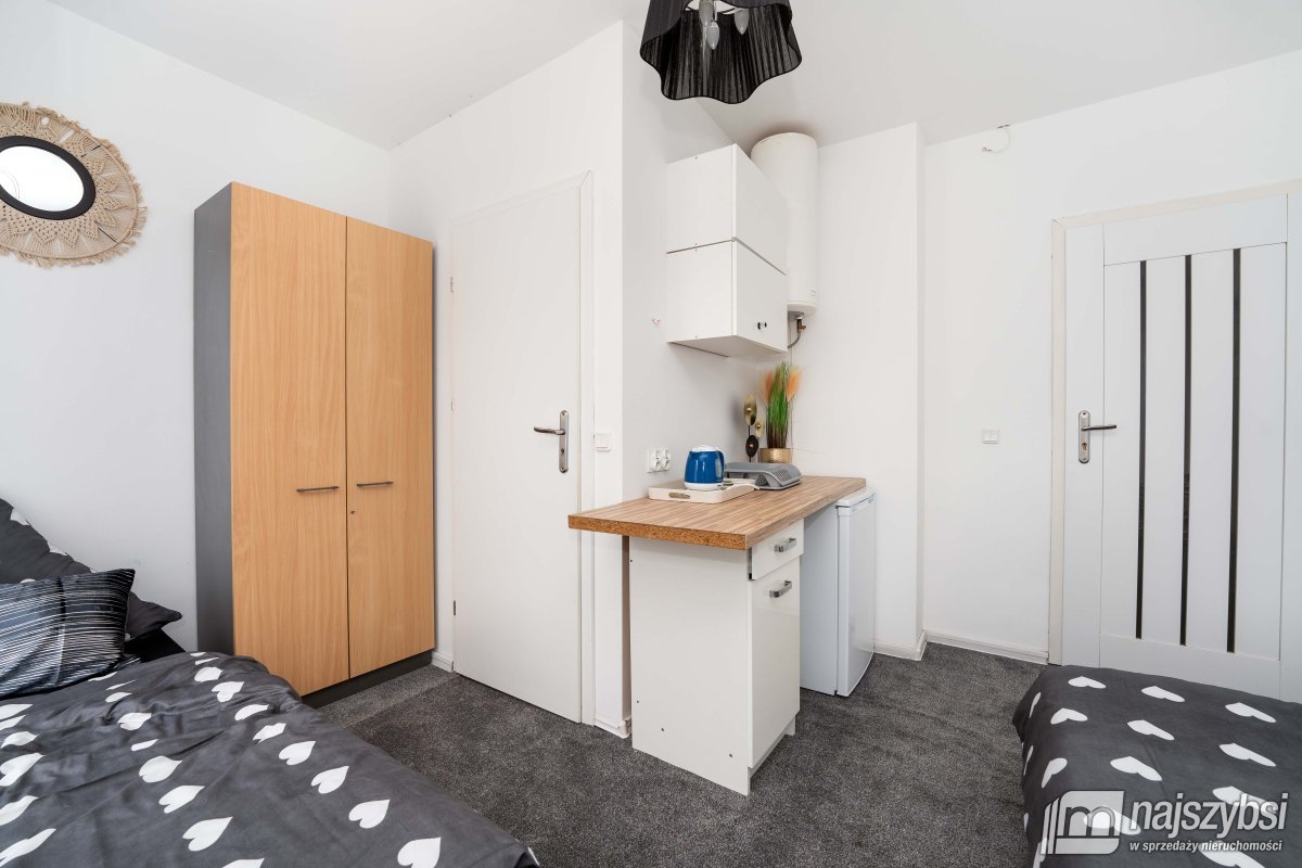 KAMIEŃ POMORSKI-dom 240 M2  z 10  APARTAMENTAMI (18)