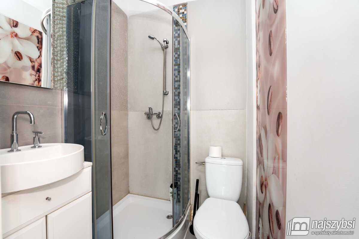 KAMIEŃ POMORSKI-dom 240 M2  z 10  APARTAMENTAMI (20)