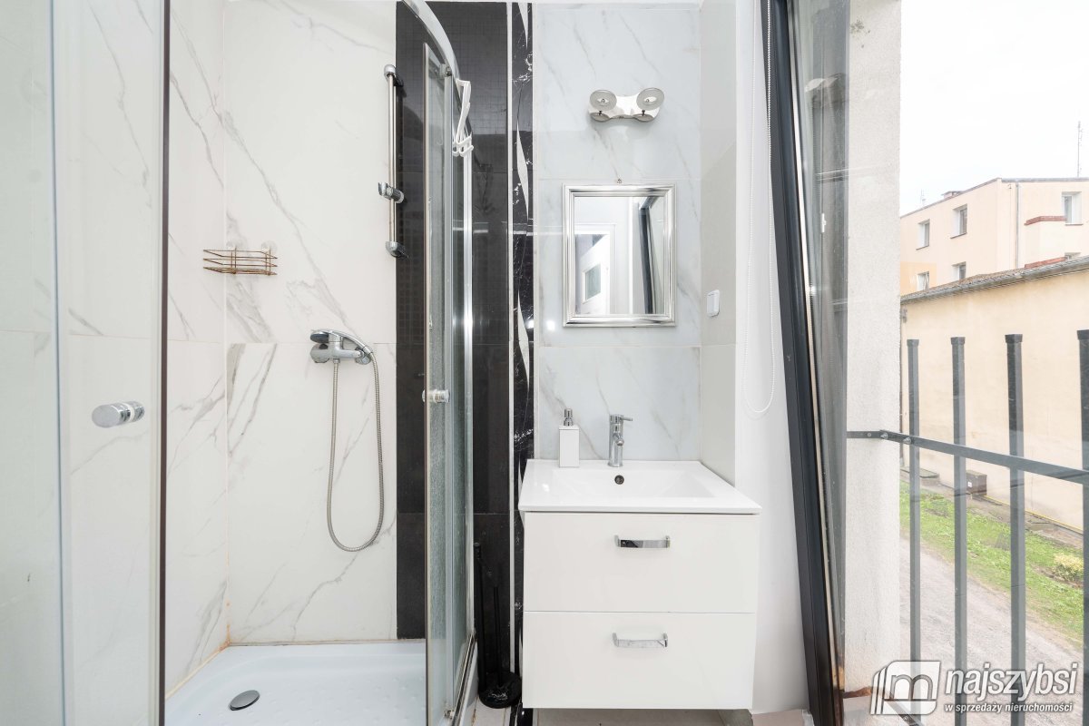 KAMIEŃ POMORSKI-dom 240 M2  z 10  APARTAMENTAMI (22)