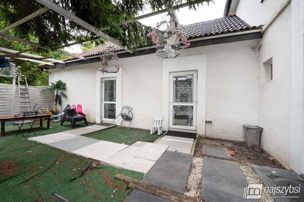 KAMIEŃ POMORSKI-dom 240 M2  z 10  APARTAMENTAMI (23)