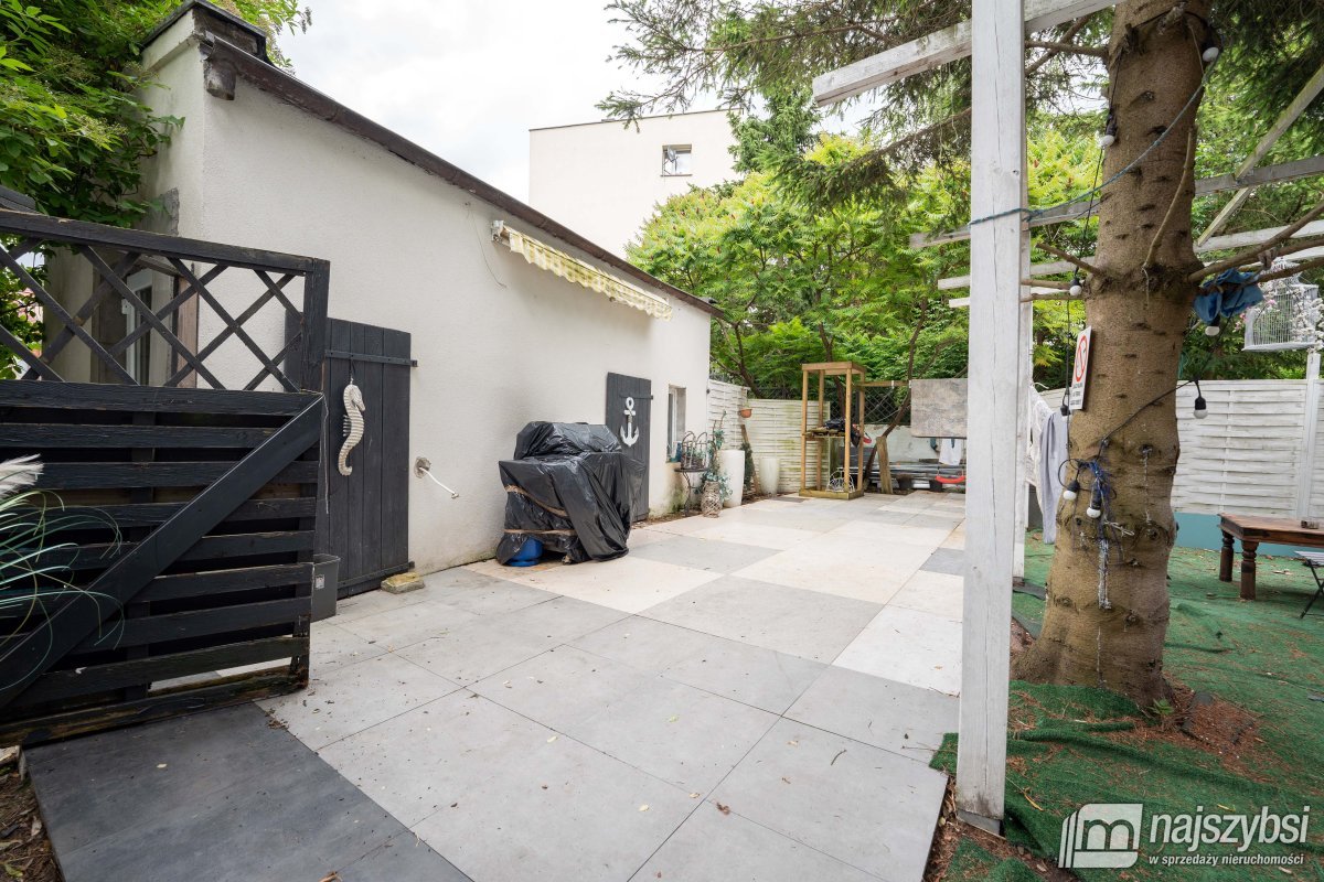 KAMIEŃ POMORSKI-dom 240 M2  z 10  APARTAMENTAMI (24)