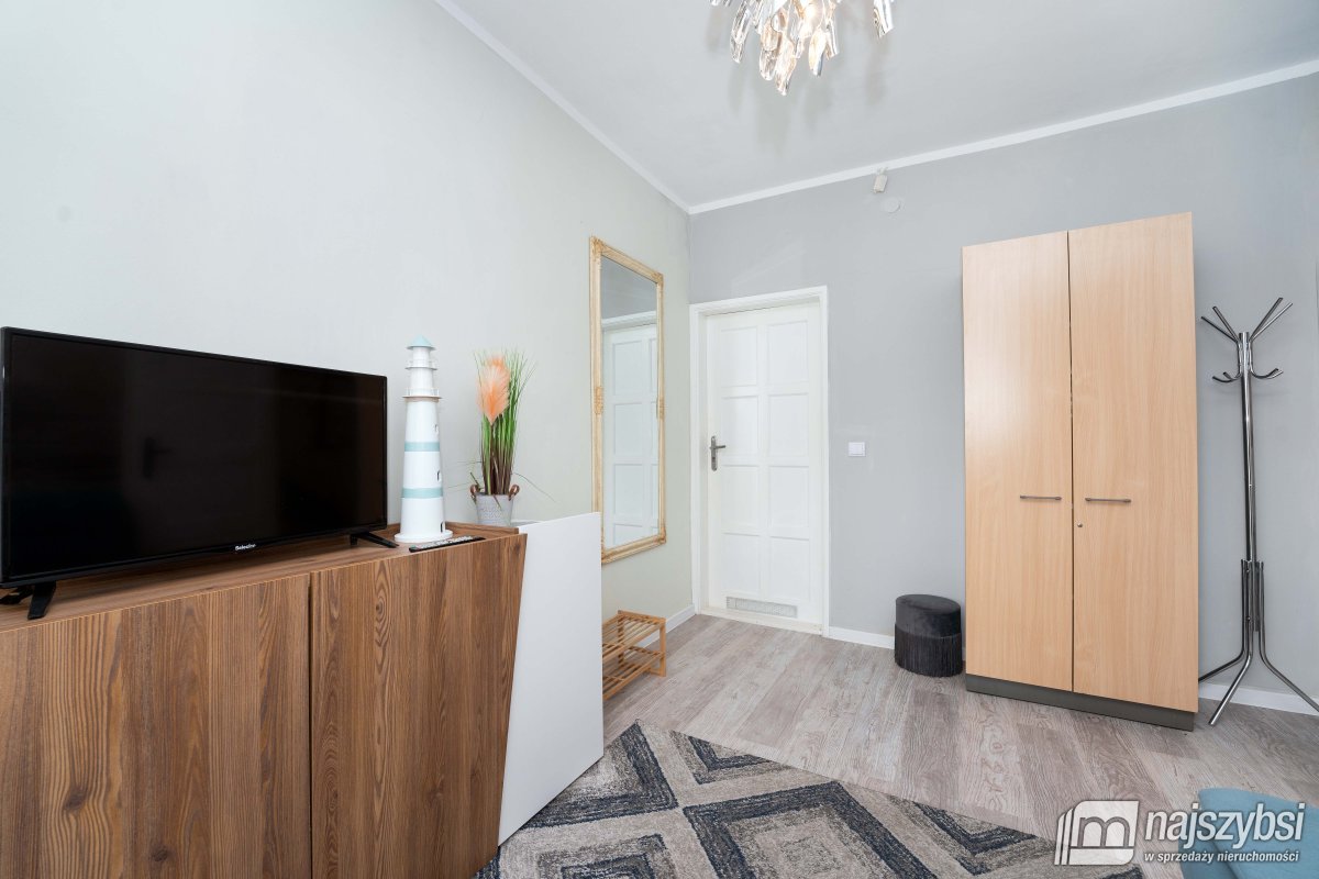 KAMIEŃ POMORSKI-dom 240 M2  z 10  APARTAMENTAMI (6)