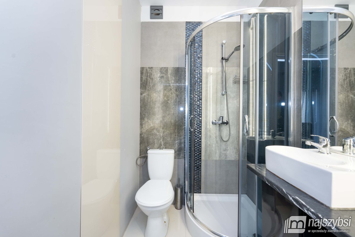 KAMIEŃ POMORSKI-dom 240 M2  z 10  APARTAMENTAMI (8)