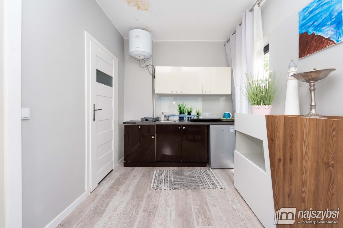 KAMIEŃ POMORSKI-dom 240 M2  z 10  APARTAMENTAMI (9)