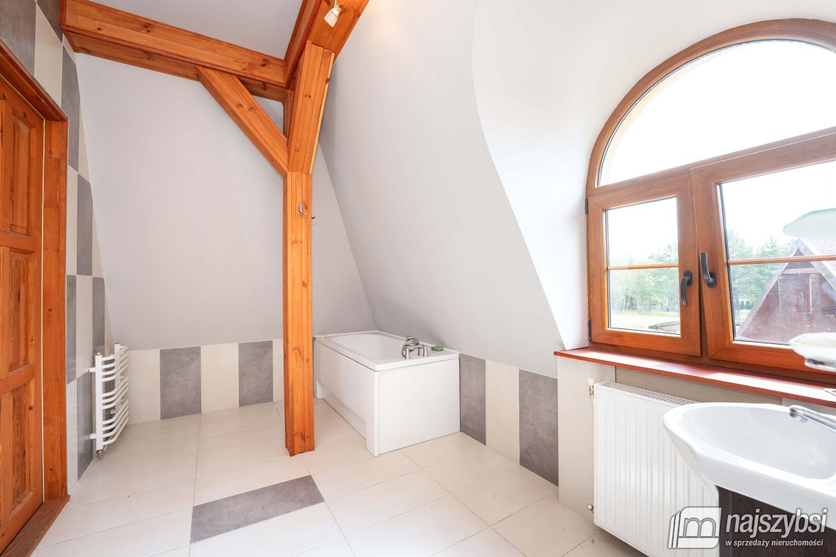 Biały Bór - z dużą działką, nad jeziorem  (31)