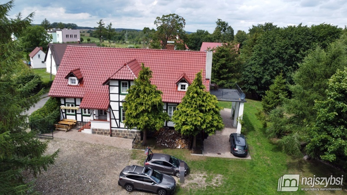  KLIMATYCZNY DOM Z LINIĄ BRZEGOWĄ JEZIORA (1)