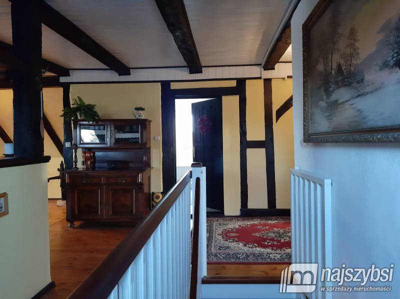  KLIMATYCZNY DOM Z LINIĄ BRZEGOWĄ JEZIORA (10)