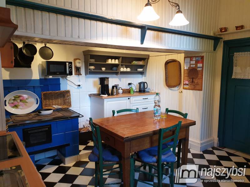  KLIMATYCZNY DOM Z LINIĄ BRZEGOWĄ JEZIORA (2)