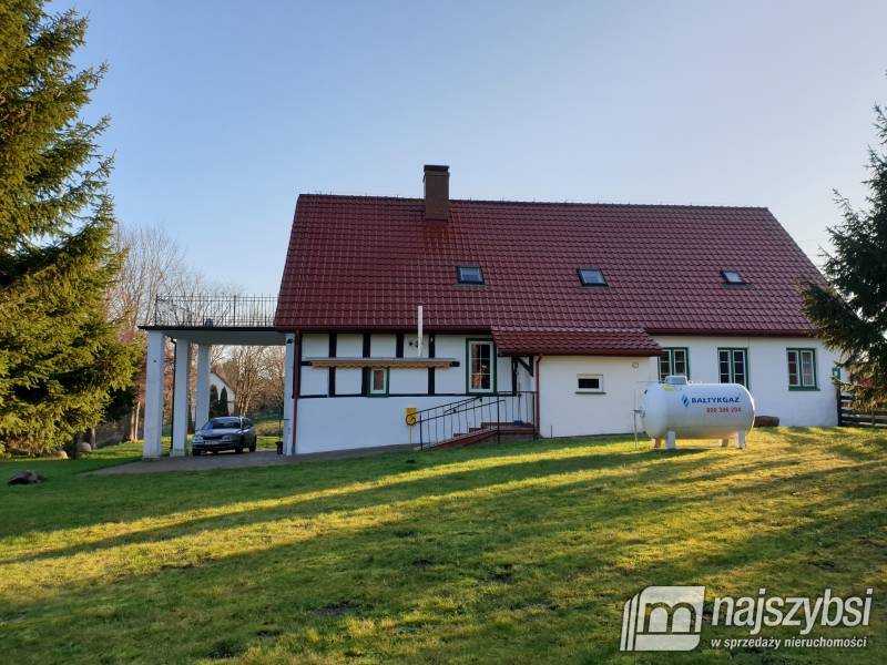  KLIMATYCZNY DOM Z LINIĄ BRZEGOWĄ JEZIORA (27)