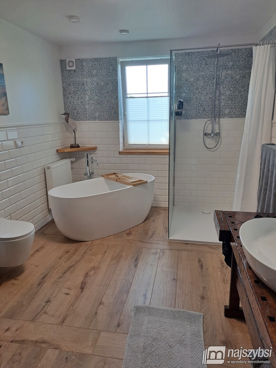  KLIMATYCZNY DOM Z LINIĄ BRZEGOWĄ JEZIORA (9)