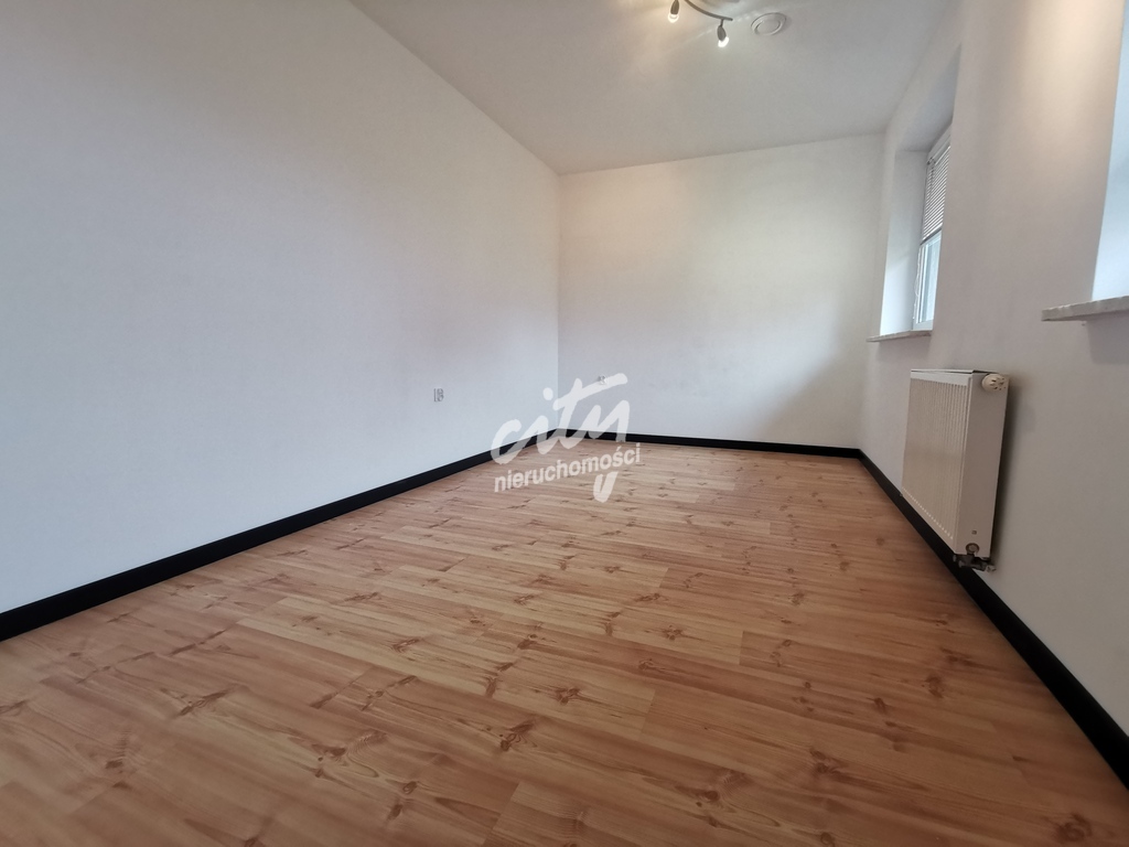 Piękny dom z ogrodem. (12)