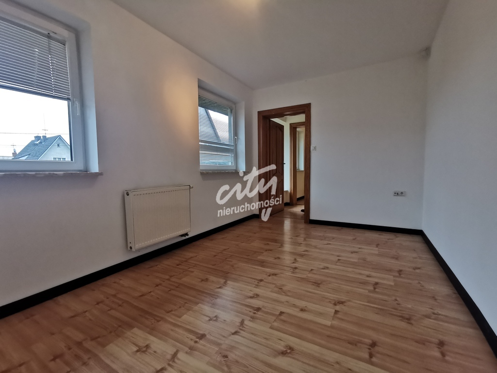 Piękny dom z ogrodem. (13)