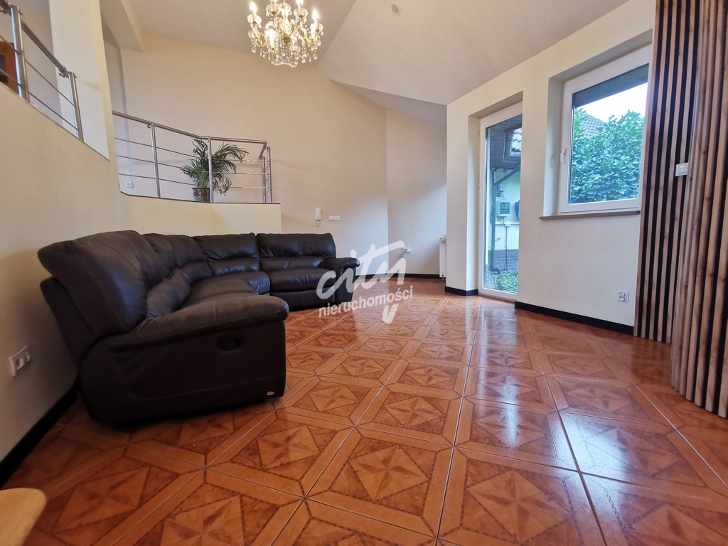 Piękny dom z ogrodem. (4)