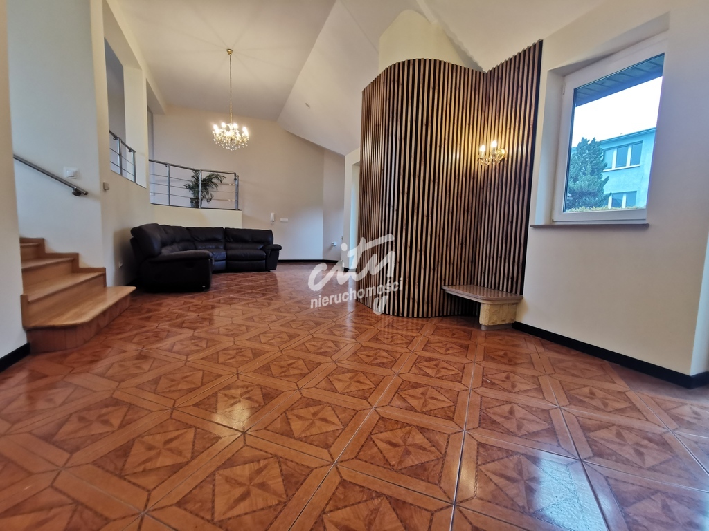 Piękny dom z ogrodem. (5)