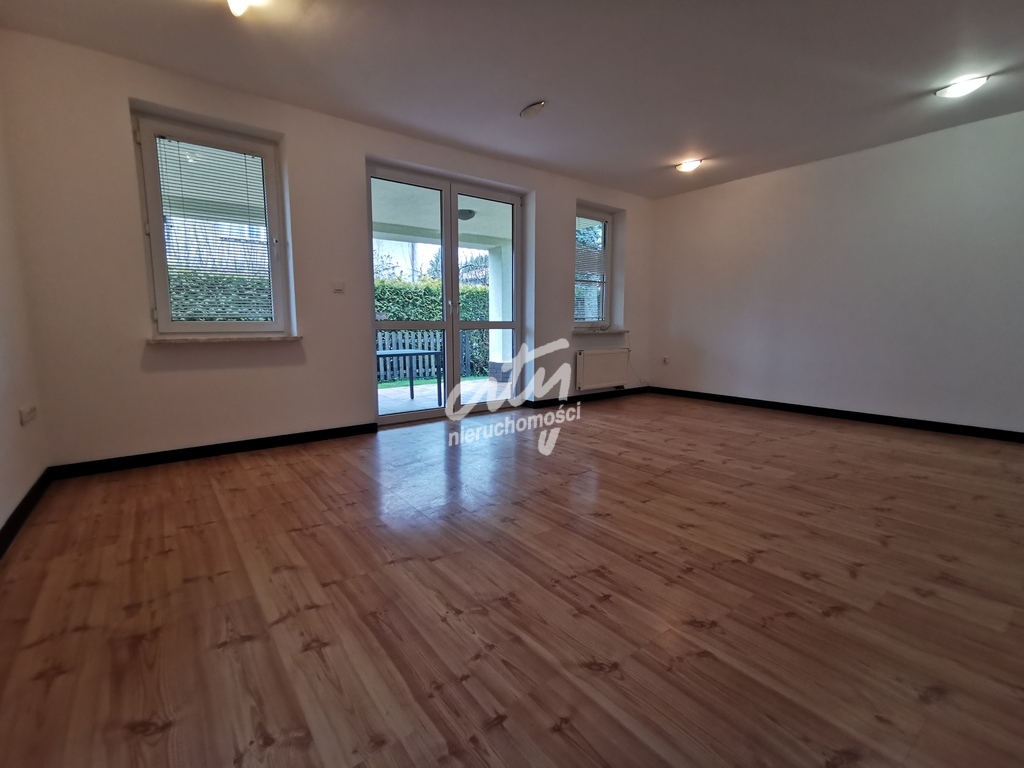 Piękny dom z ogrodem. (6)