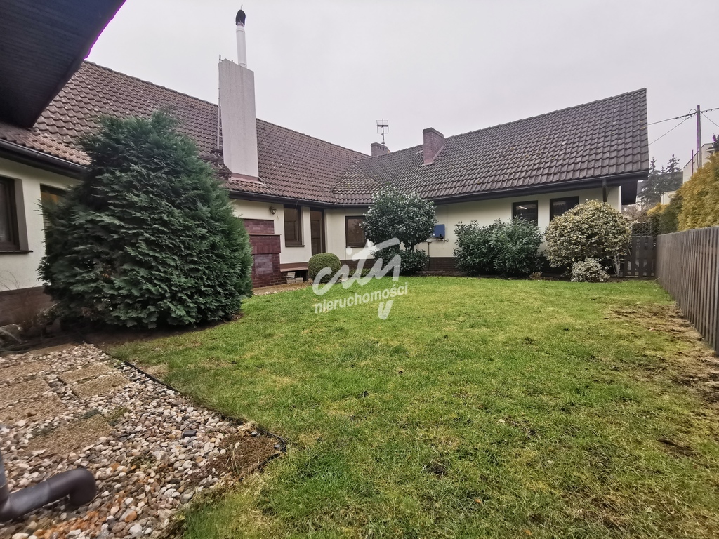 Piękny dom z ogrodem. (16)