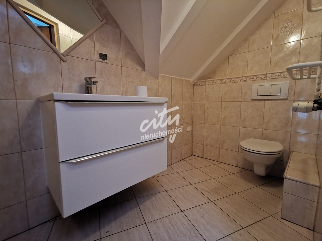 Piękny dom z ogrodem. (8)